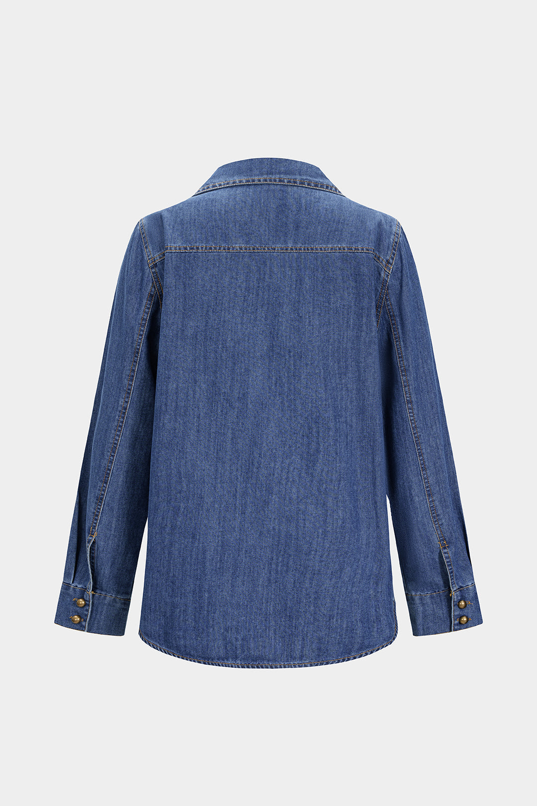 Jeanshemd mit Knöpfen, kontrastierenden Ziernähten und langen Ärmeln