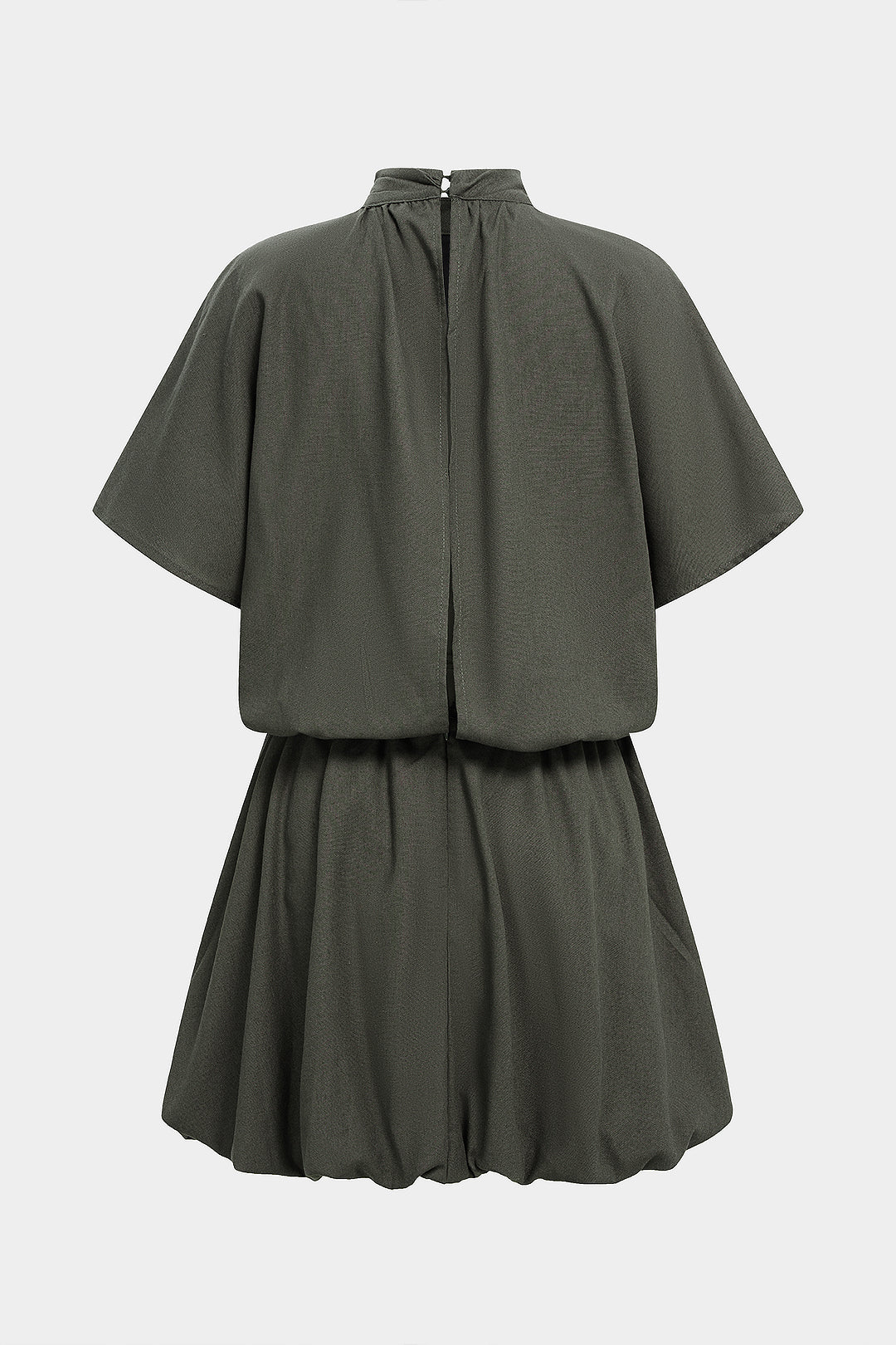 Kurzes Minikleid mit gerafften Ärmeln und Stehkragen