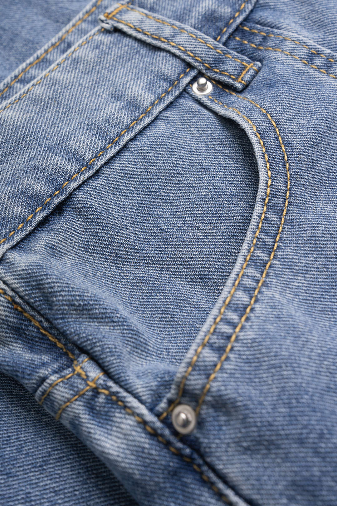 Jeans-V-Ausschnitt asymmetrisch gekreuzter Anzug