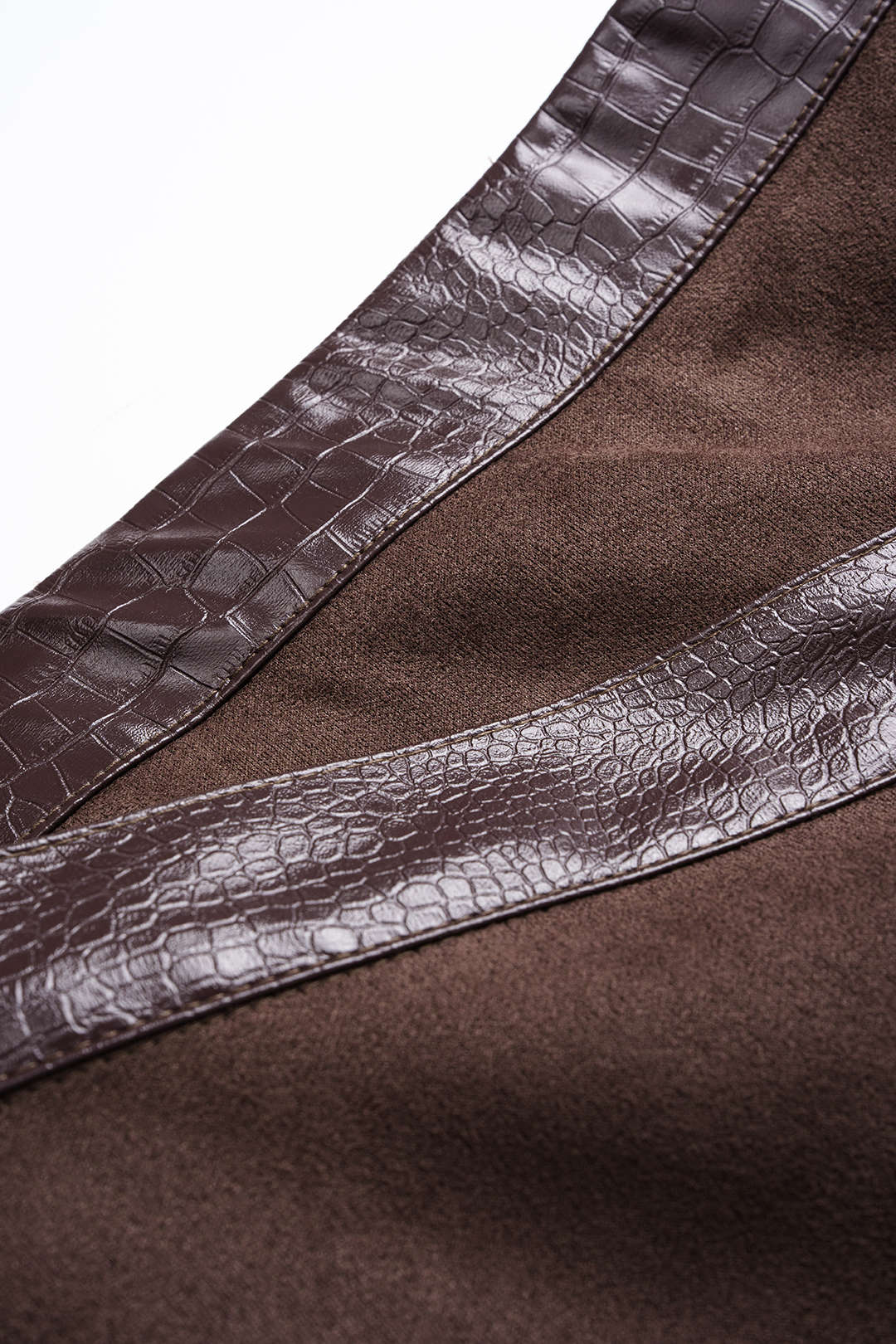 Rock aus Kunstleder im Patchwork-Design mit asymmetrischem Saum