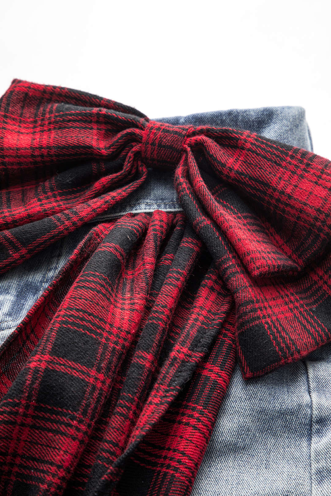 Jupe courte à nouer en jean patchwork avec nœud