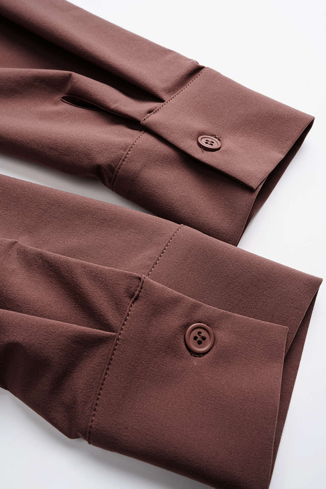 Einfarbiges gerafftes Langarm-Midikleid