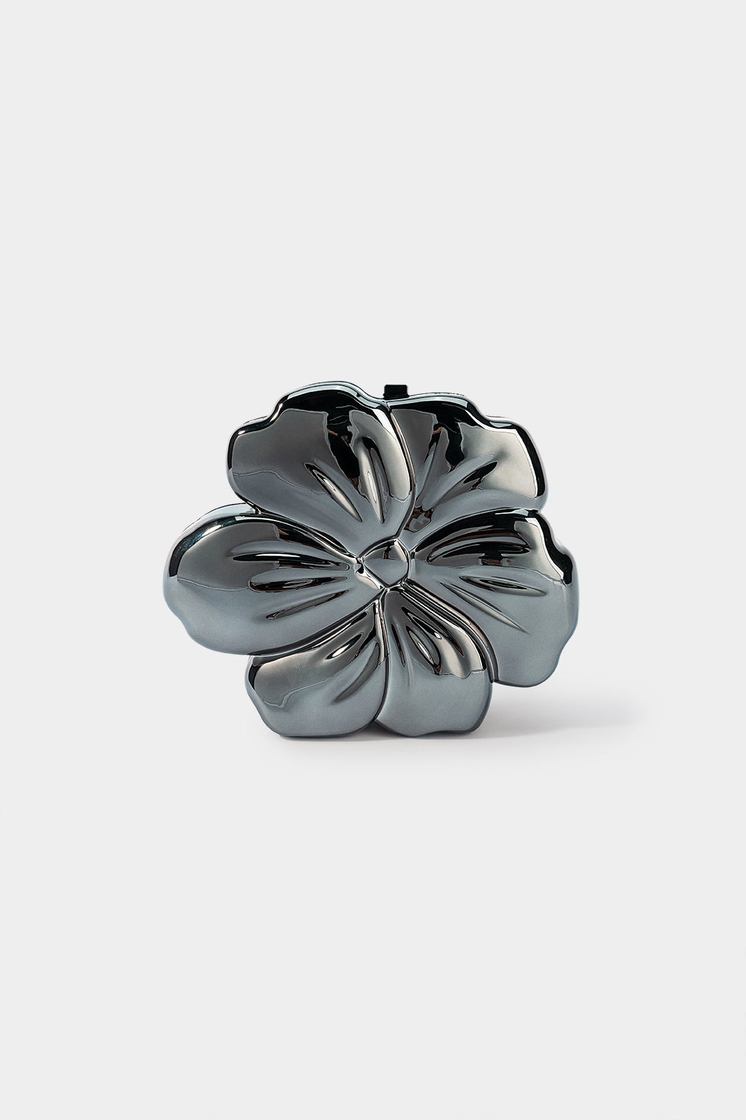 Blumenförmige Umhängetasche mit Metallkette