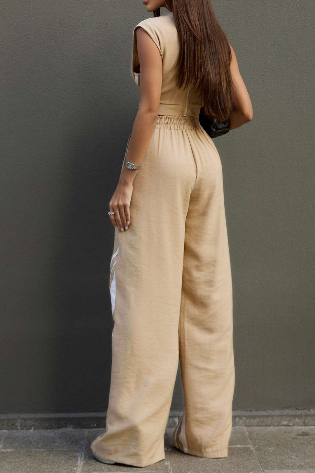 Tanktop mit Kontraststreifen und weiter Hose mit Kordelzug