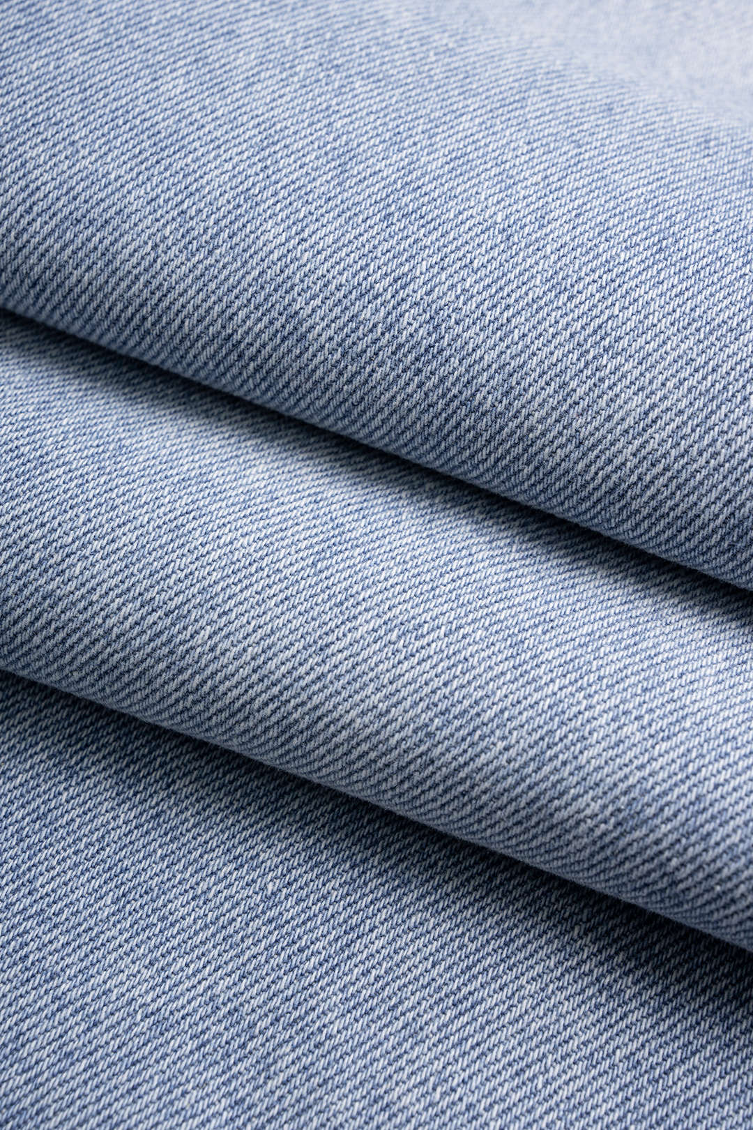Jeans mit weitem Bein und Metallic-Denim-Dekor