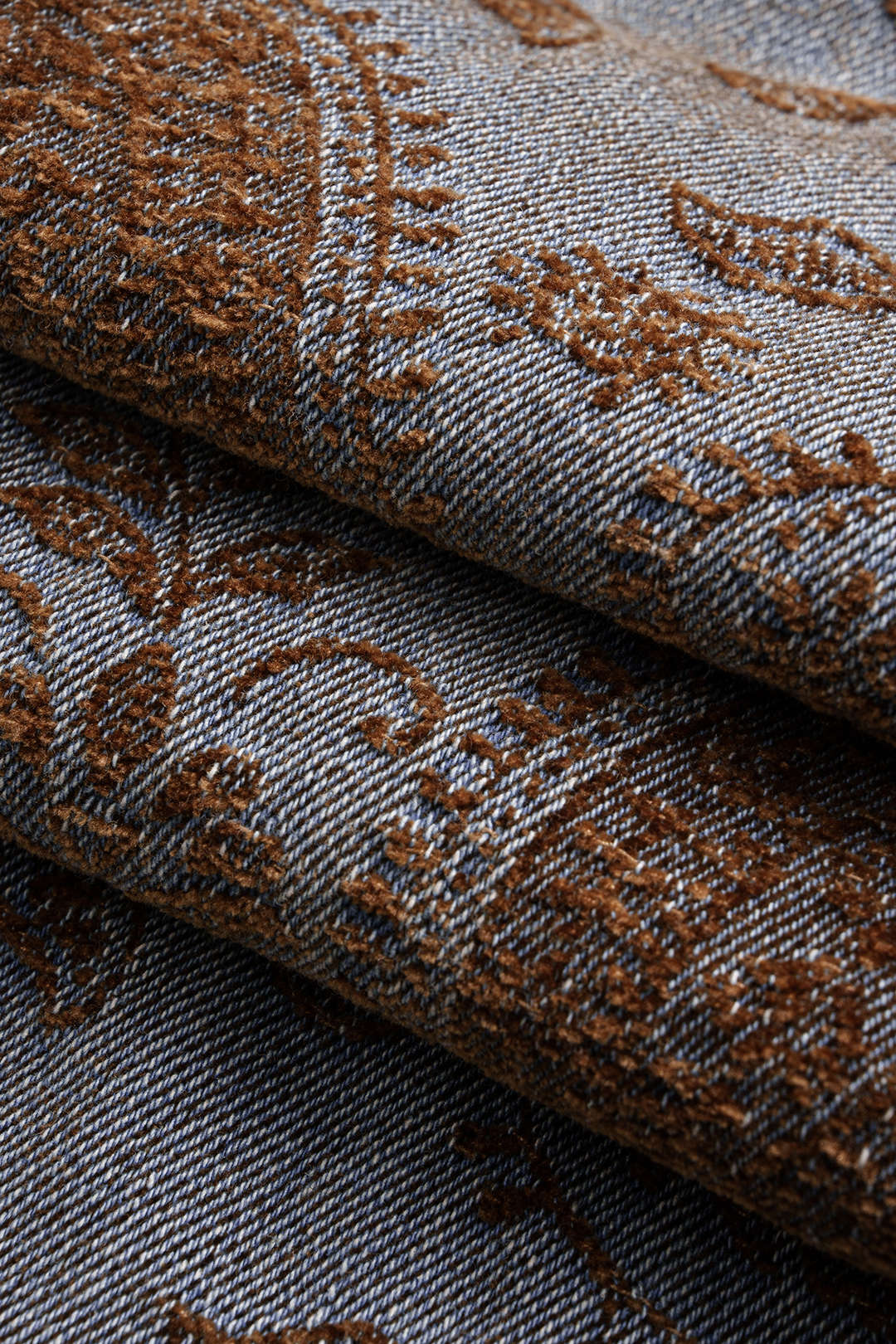 Pantalon droit à broderie florale et fermeture éclair
