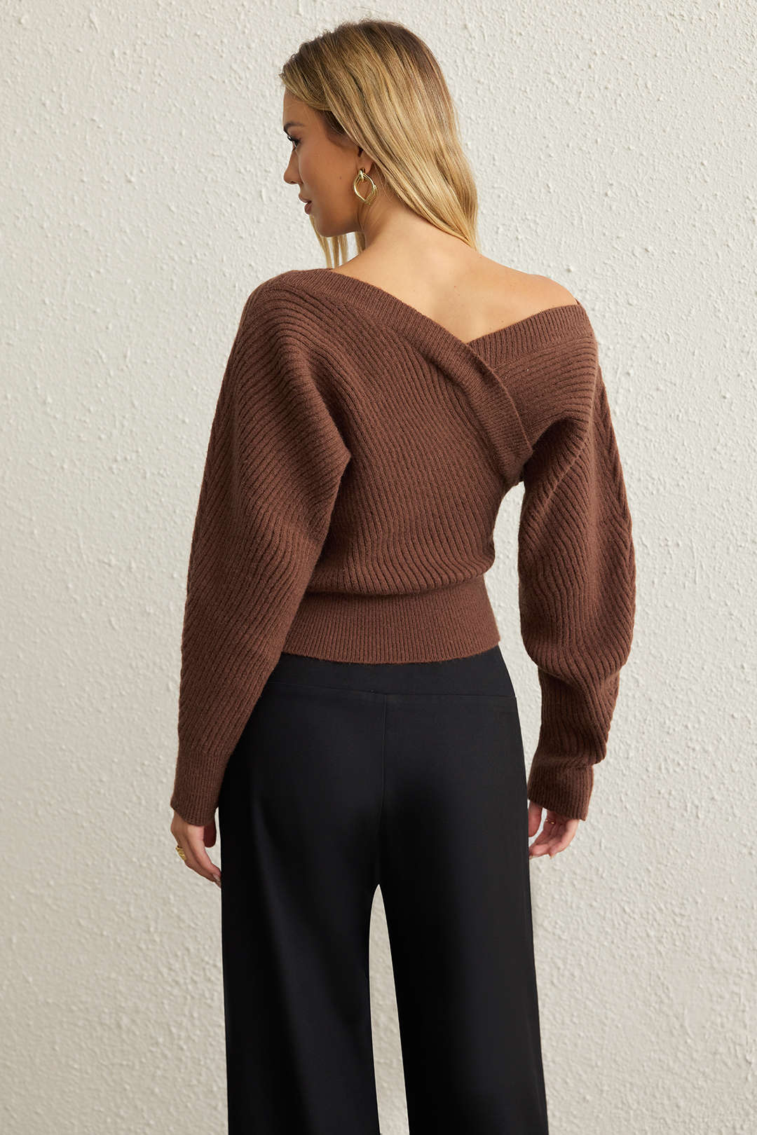 Asymmetrisch geripptes Langarm-Strickoberteil