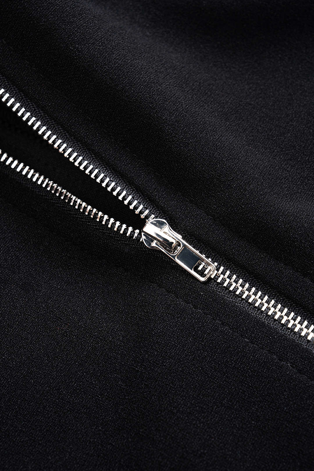 Neckholder-Camisole mit Raffungen und Reißverschluss