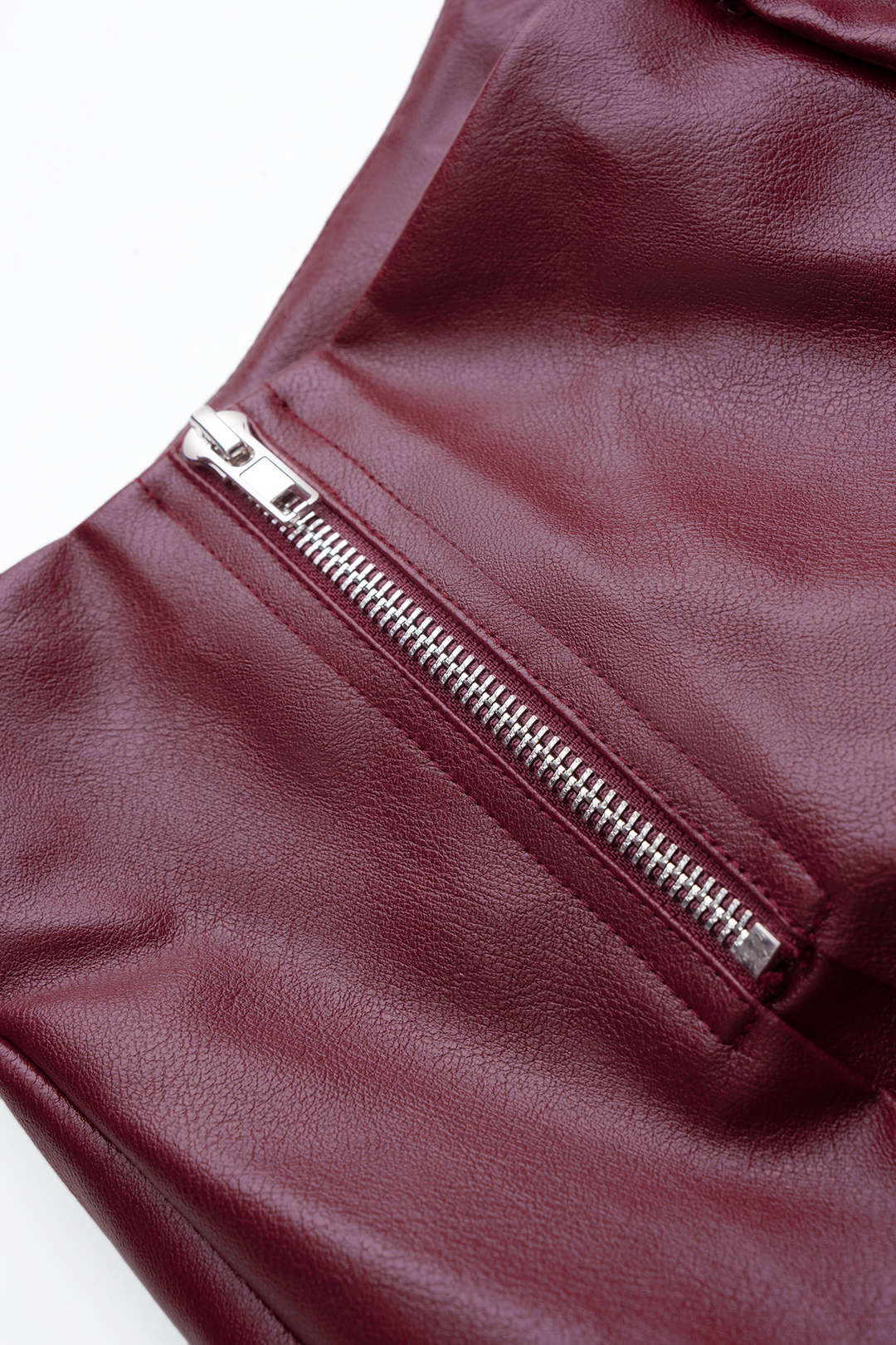 Kunstlederhose mit geradem Bein und Reißverschluss