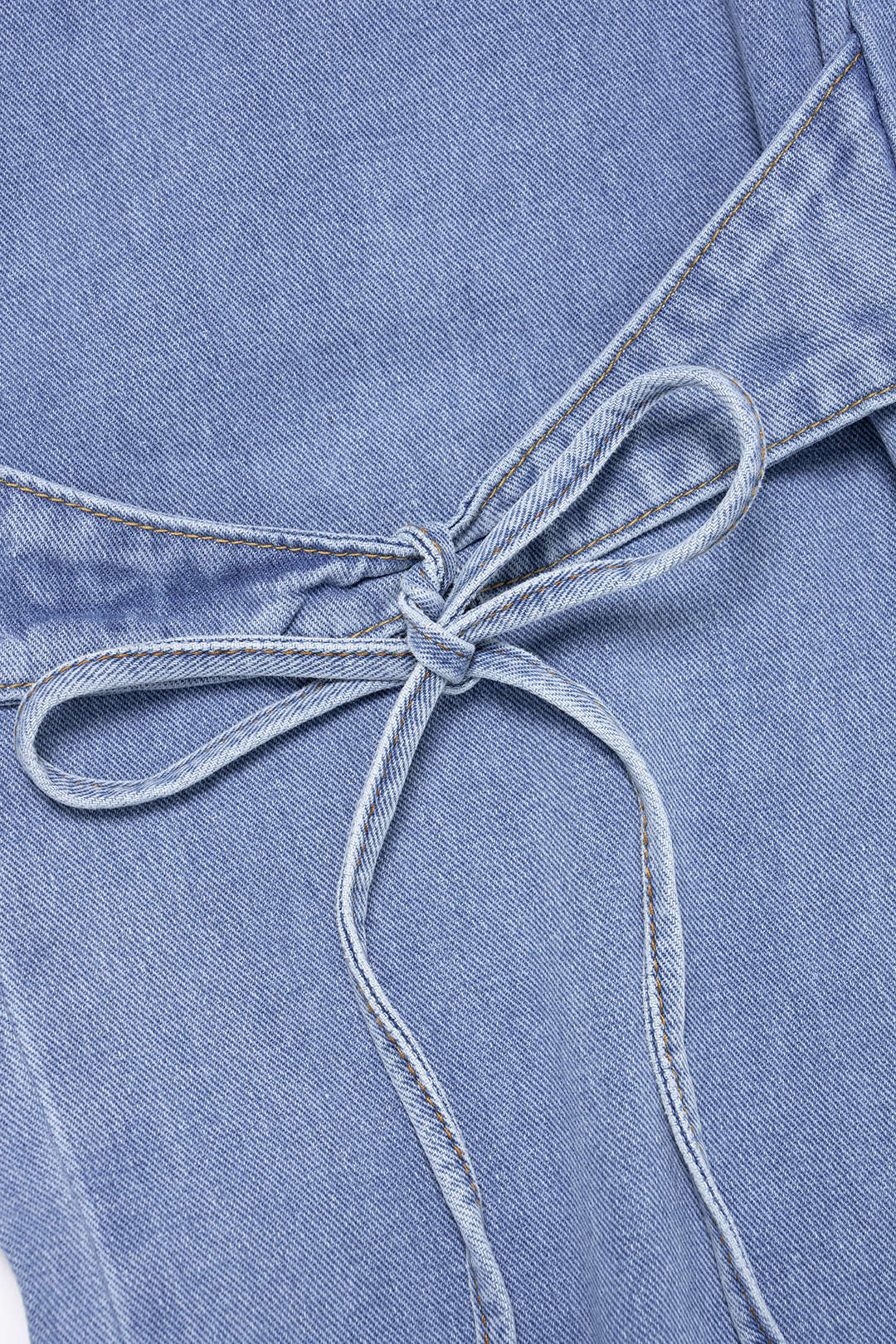 Jean droit en denim avec nœud à la taille