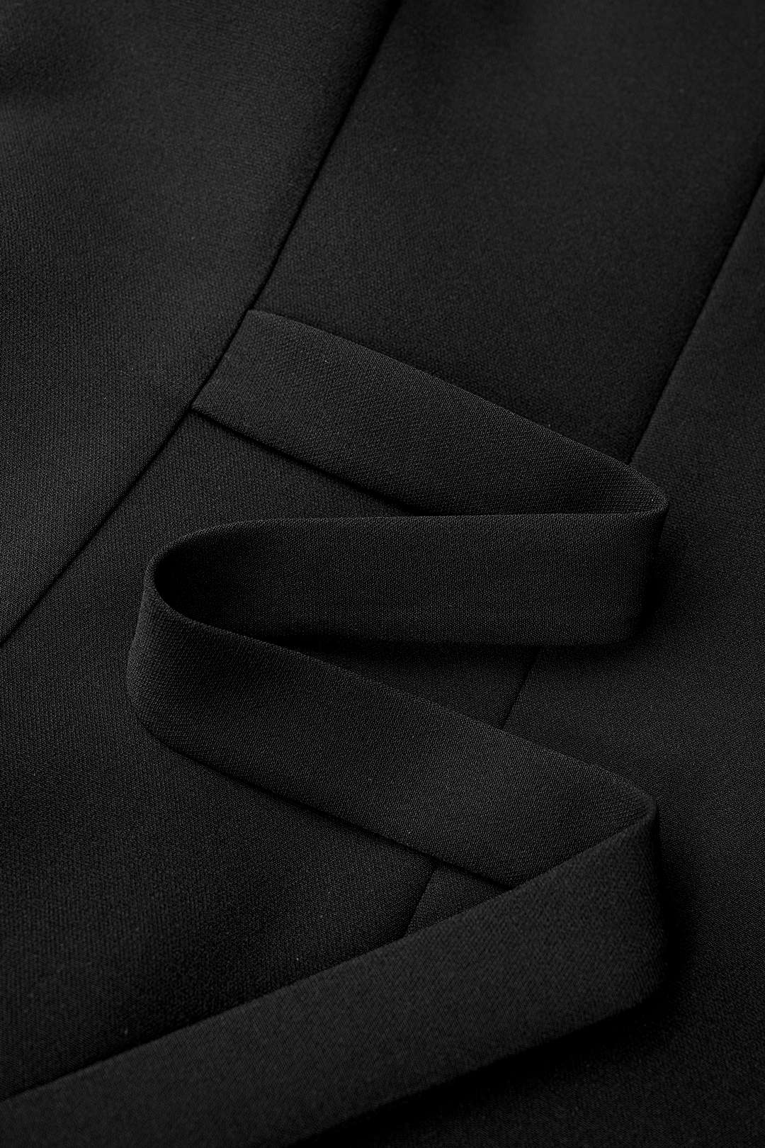 Patchwork schulterfreies, gerafftes Minikleid mit Bindeband am Rücken