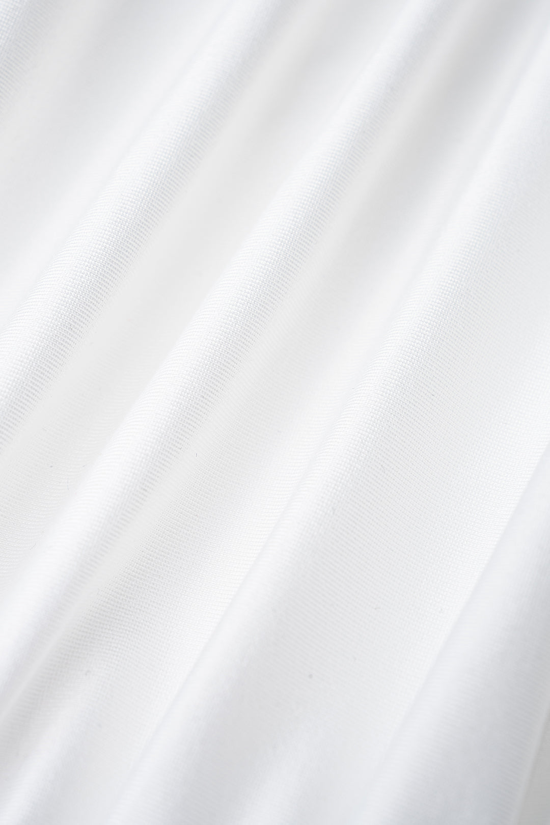 Mini robe sans manches froncée à col rond et découpes