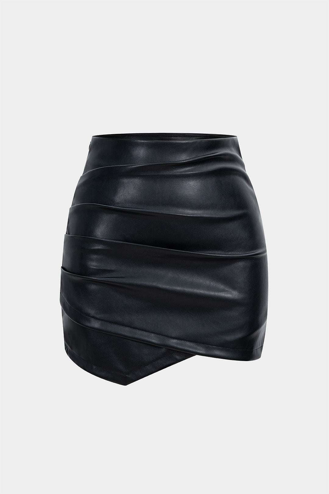 Mini-jupe asymétrique en similicuir ruché