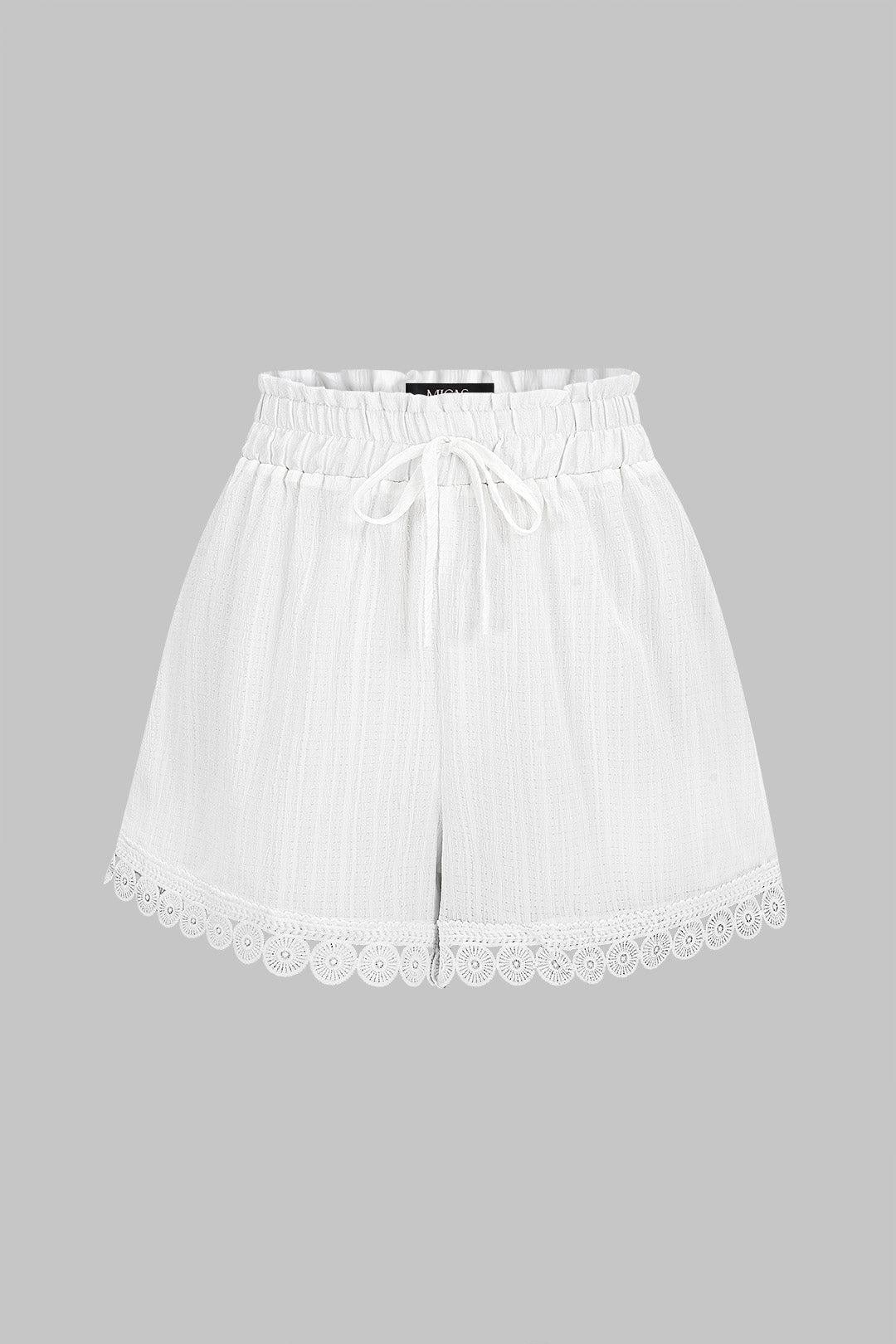 Shorts mit Spitzeneinsätzen, hoher Taille und Bindeband