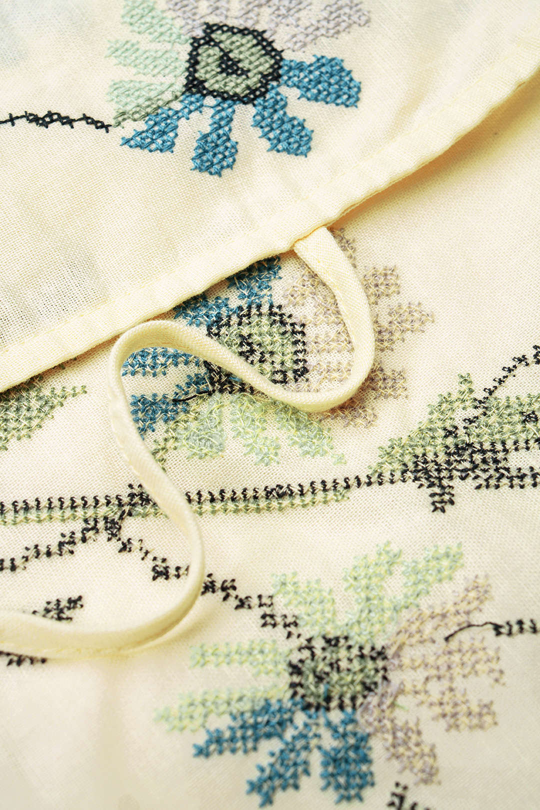 Linen Floral Embroidery Tank Top