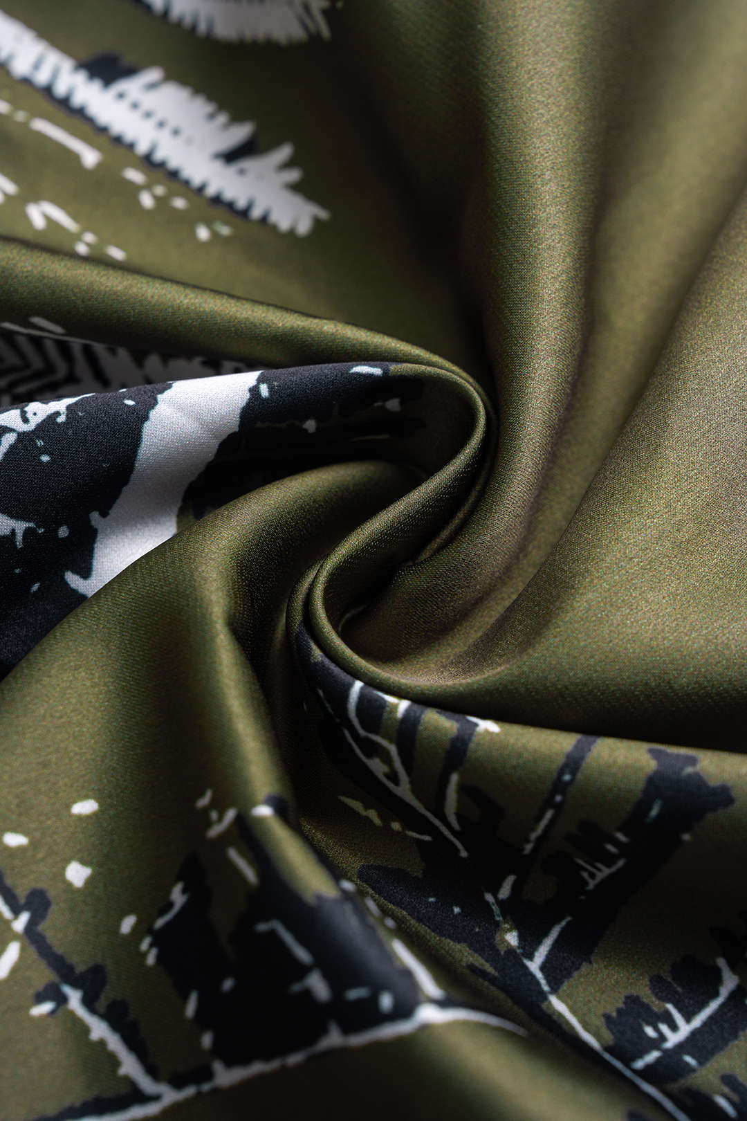 Satinrock mit Blätterprint, asymmetrischem Bindedetail und Raffung