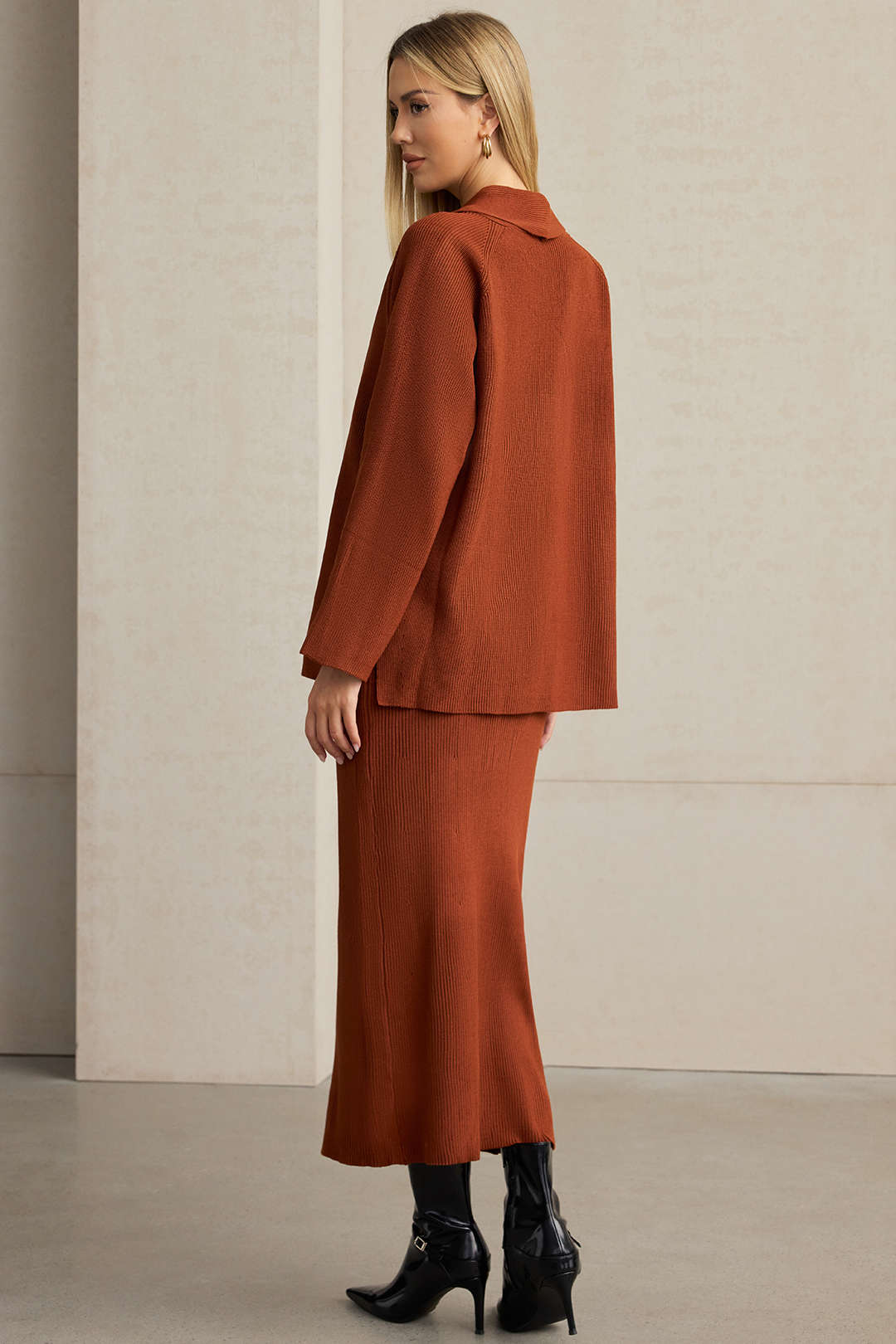 Strick-Cardigan mit Revers, zweireihig geknöpft, und Rock-Set