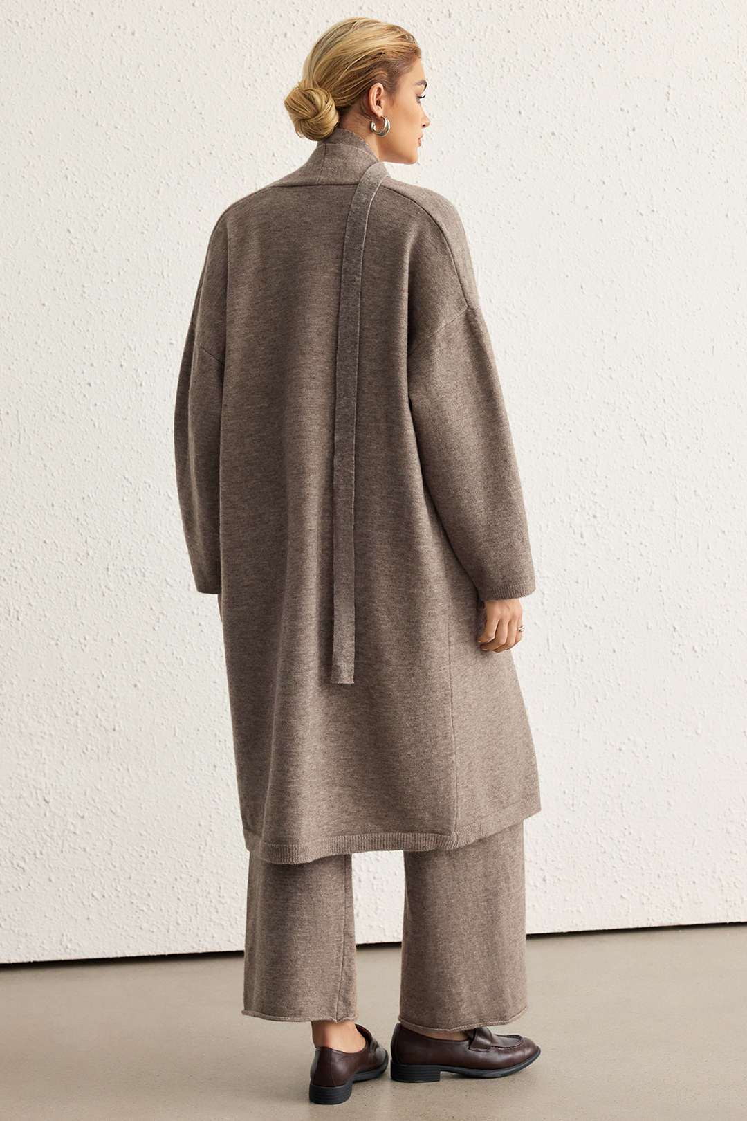 Strick-3-Teiler: Unifarbene Strickjacke und Hose mit geradem Bein