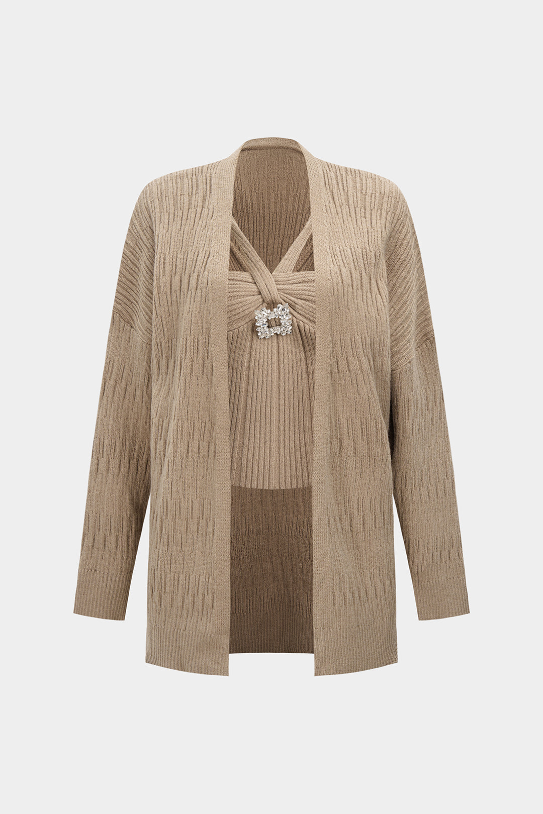 Strick-Camisole und Strickjacke mit Strassdekor, über Kreuz designt