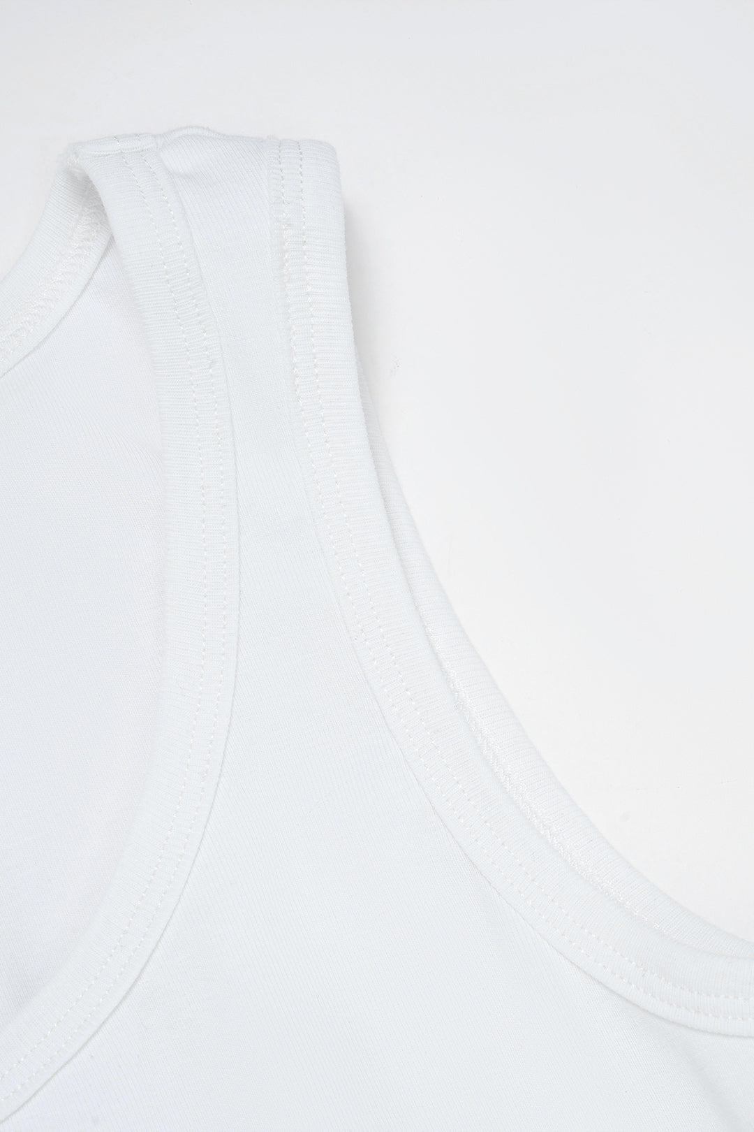 Asymmetrisches Rundhals-Kurzarmshirt