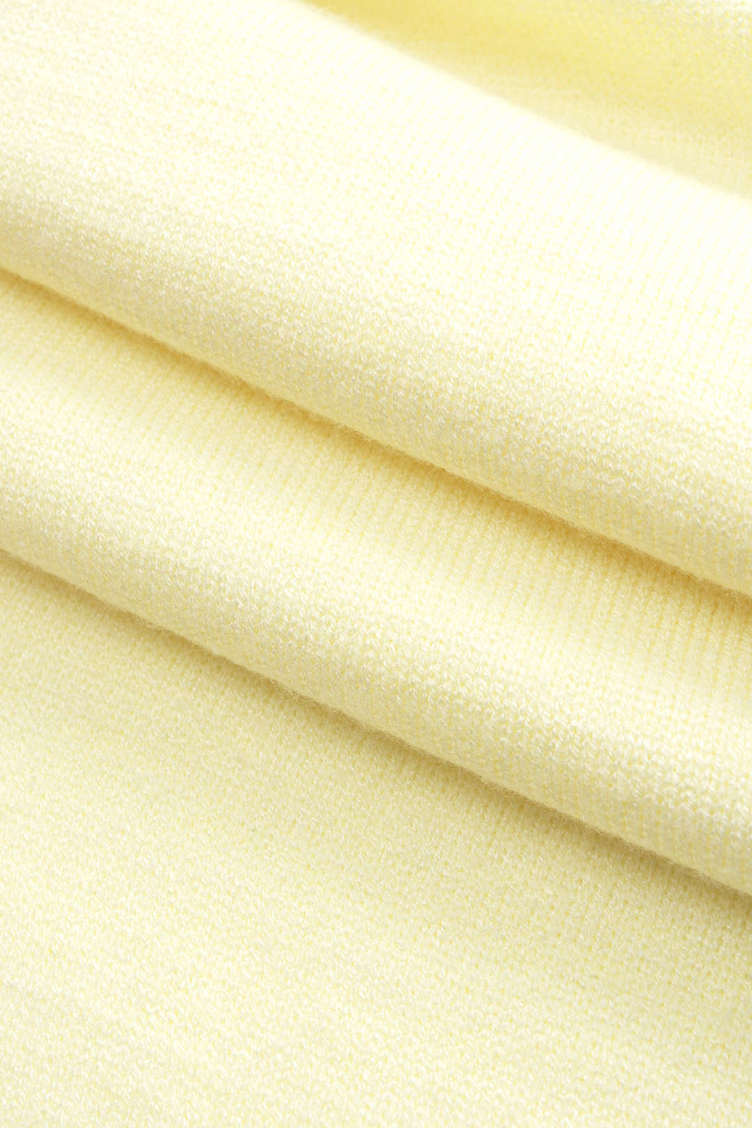 Robe courte en maille à revers contrastants et manches courtes