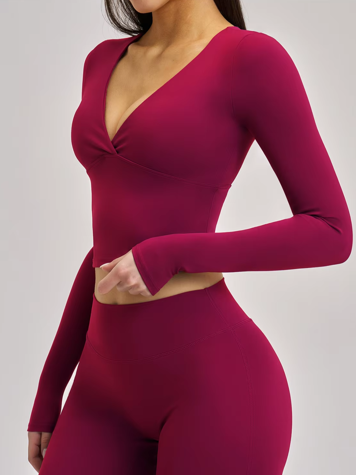 Crop-Top mit Wickel-V-Ausschnitt, gedrehter Vorderseite und langen Ärmeln