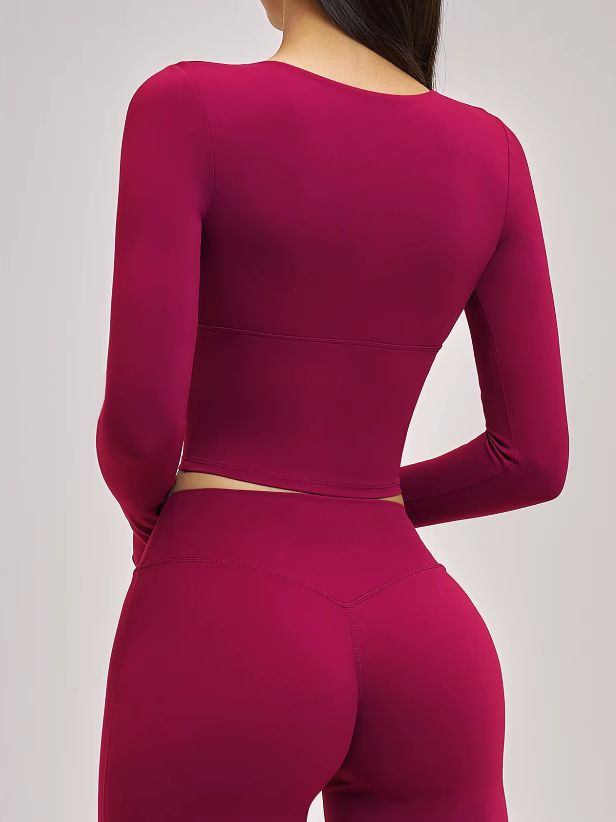 Crop-Top mit Wickel-V-Ausschnitt, gedrehter Vorderseite und langen Ärmeln