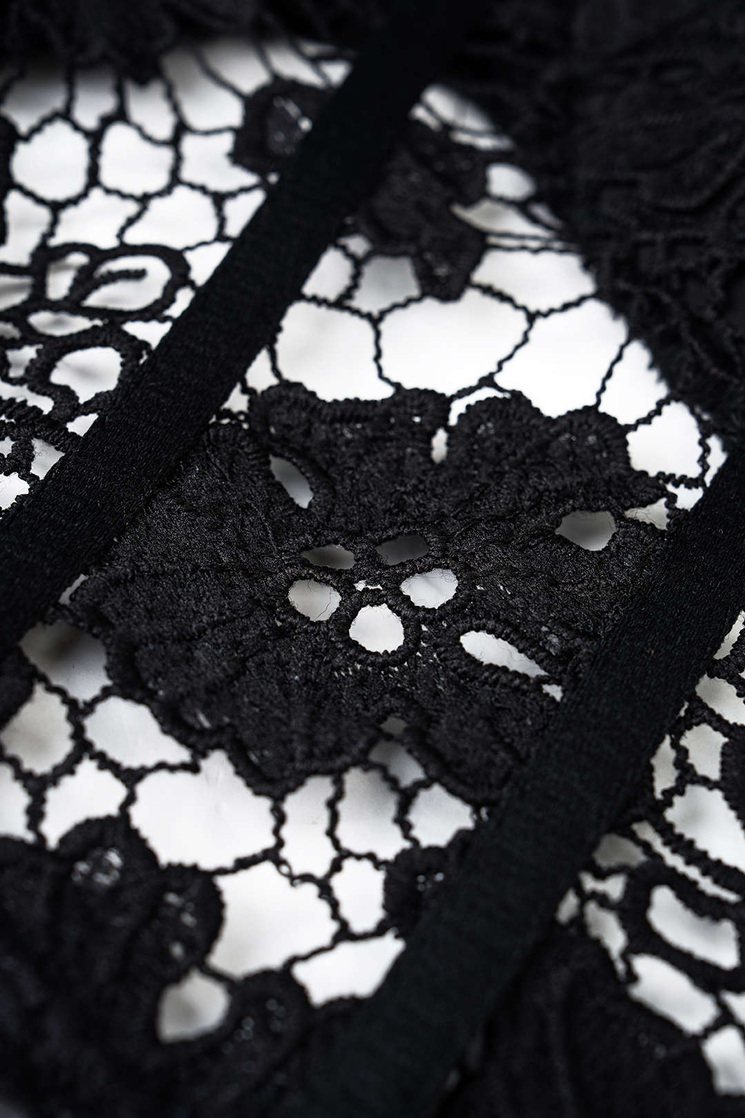 Lace Patchwork Puff Hem Corset Tube Top