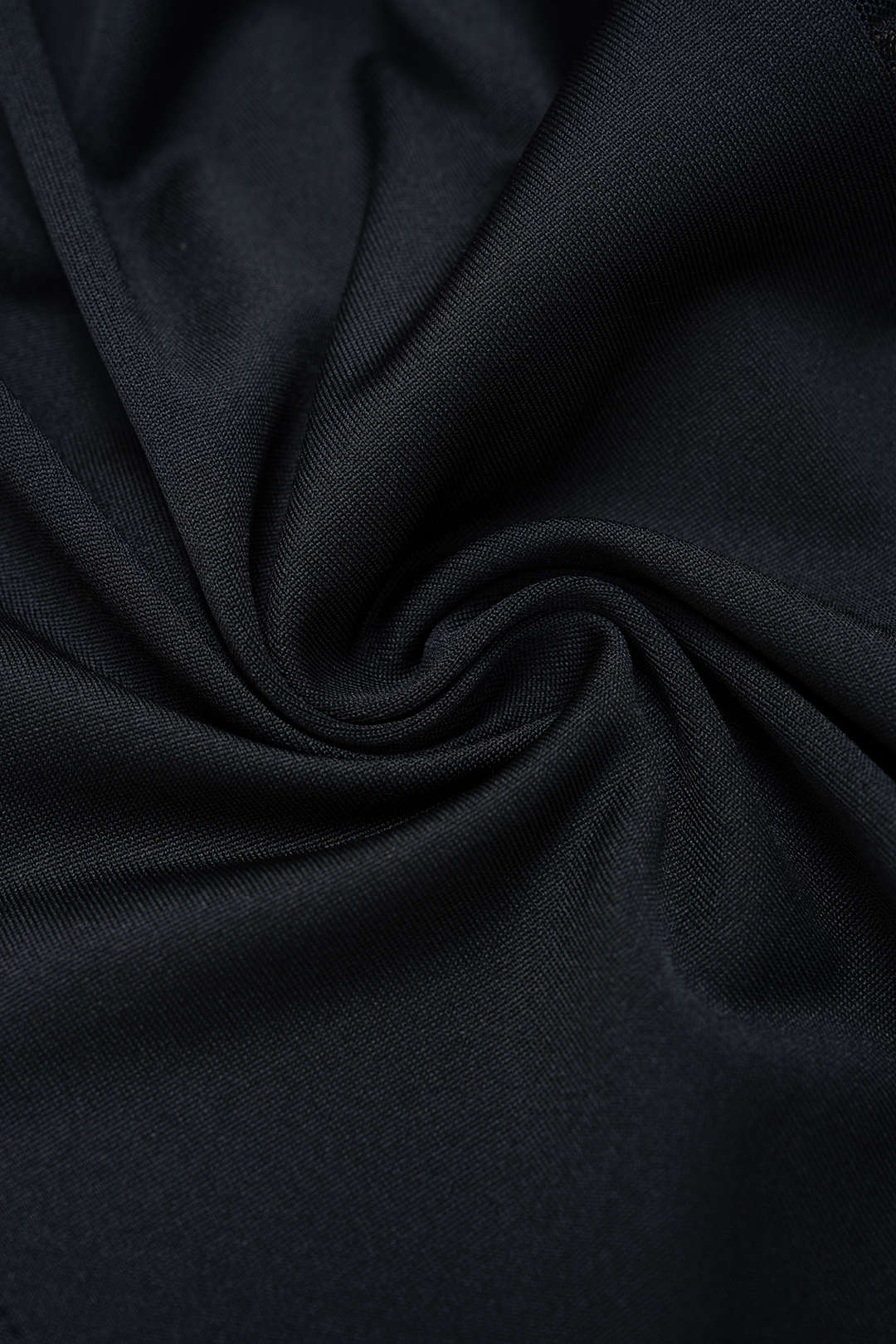 Ärmelloses Midikleid aus transparentem Netzstoff mit gerafftem Bustier