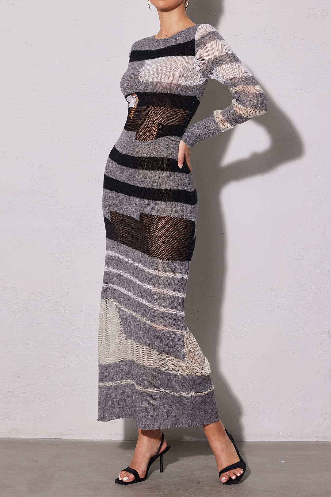 Durchbrochen gestricktes Maxikleid mit Rundhalsausschnitt und langen Ärmeln