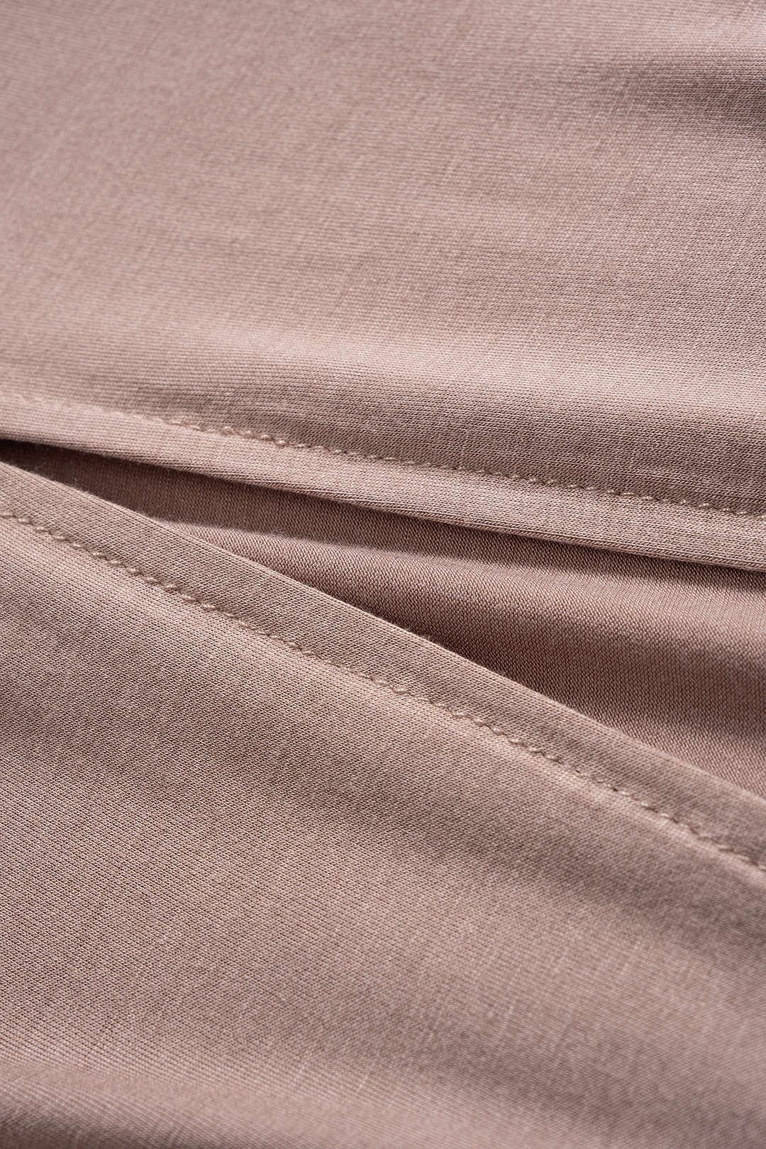 Robe longue froncée à manches chauve-souris et col en V