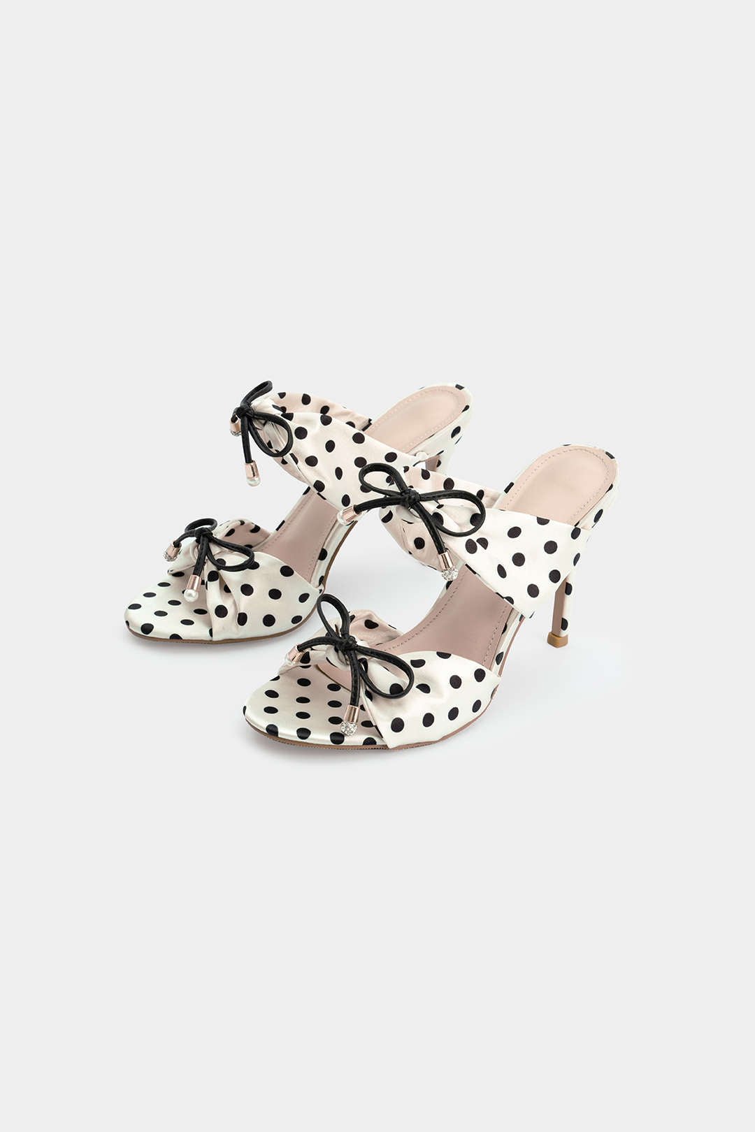 Gepunktete Schleifen-Sandalen mit offener Spitze