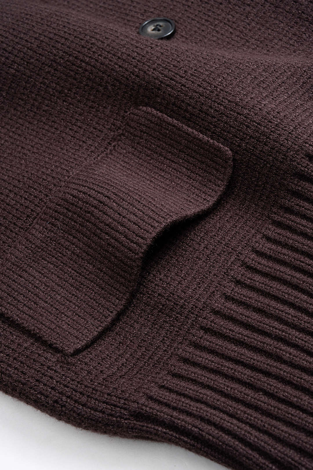 Doppelreihige Strickjacke