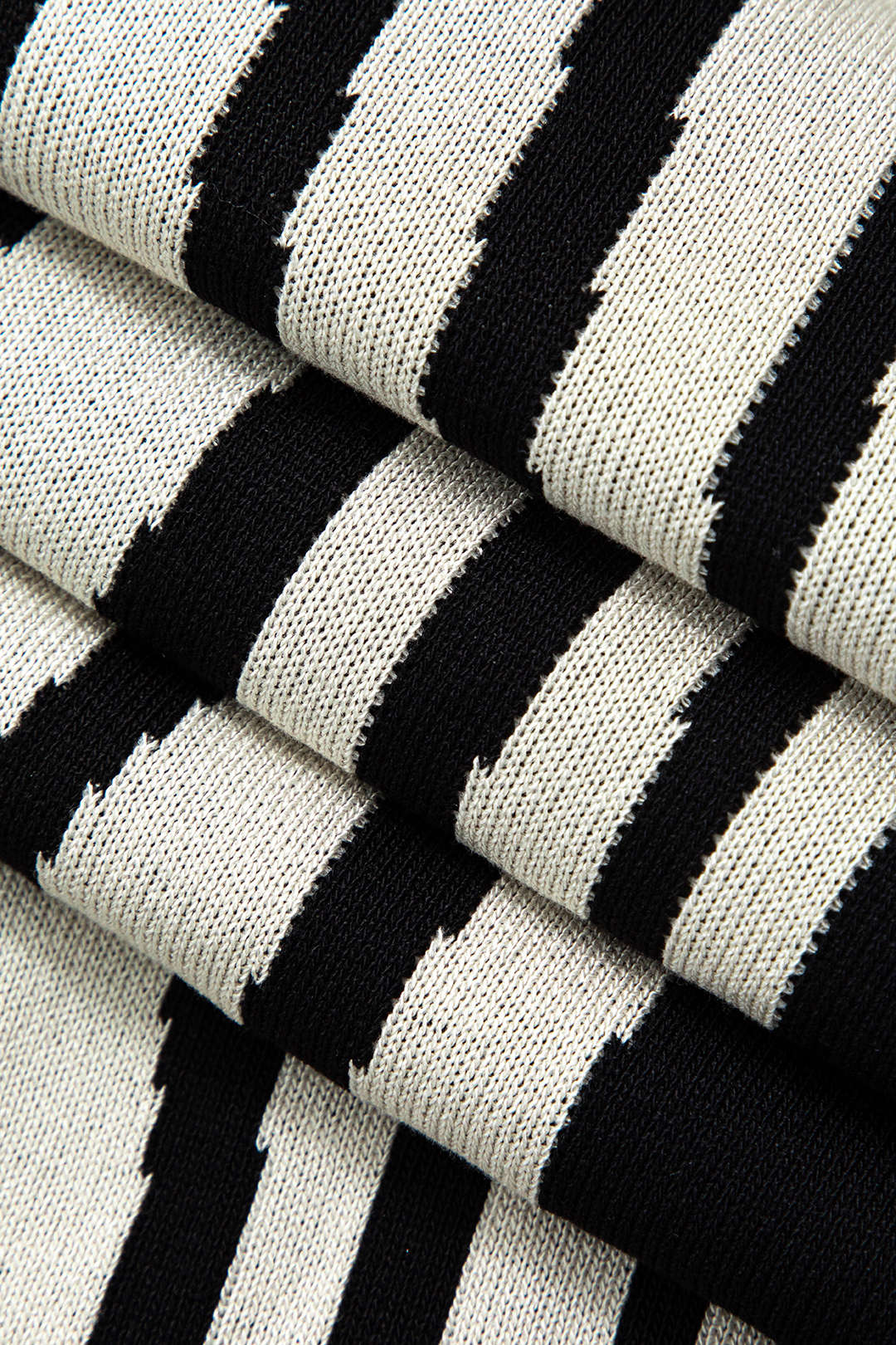 Robe longue en maille à rayures contrastantes et col rond