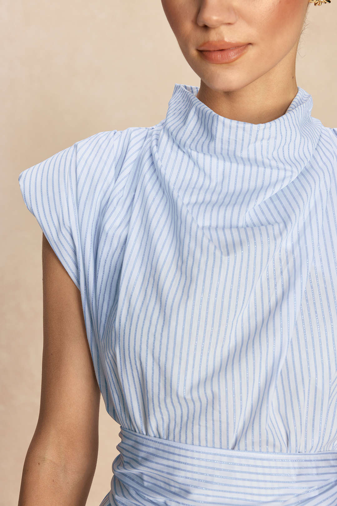 Chemise à rayures et dos noué
