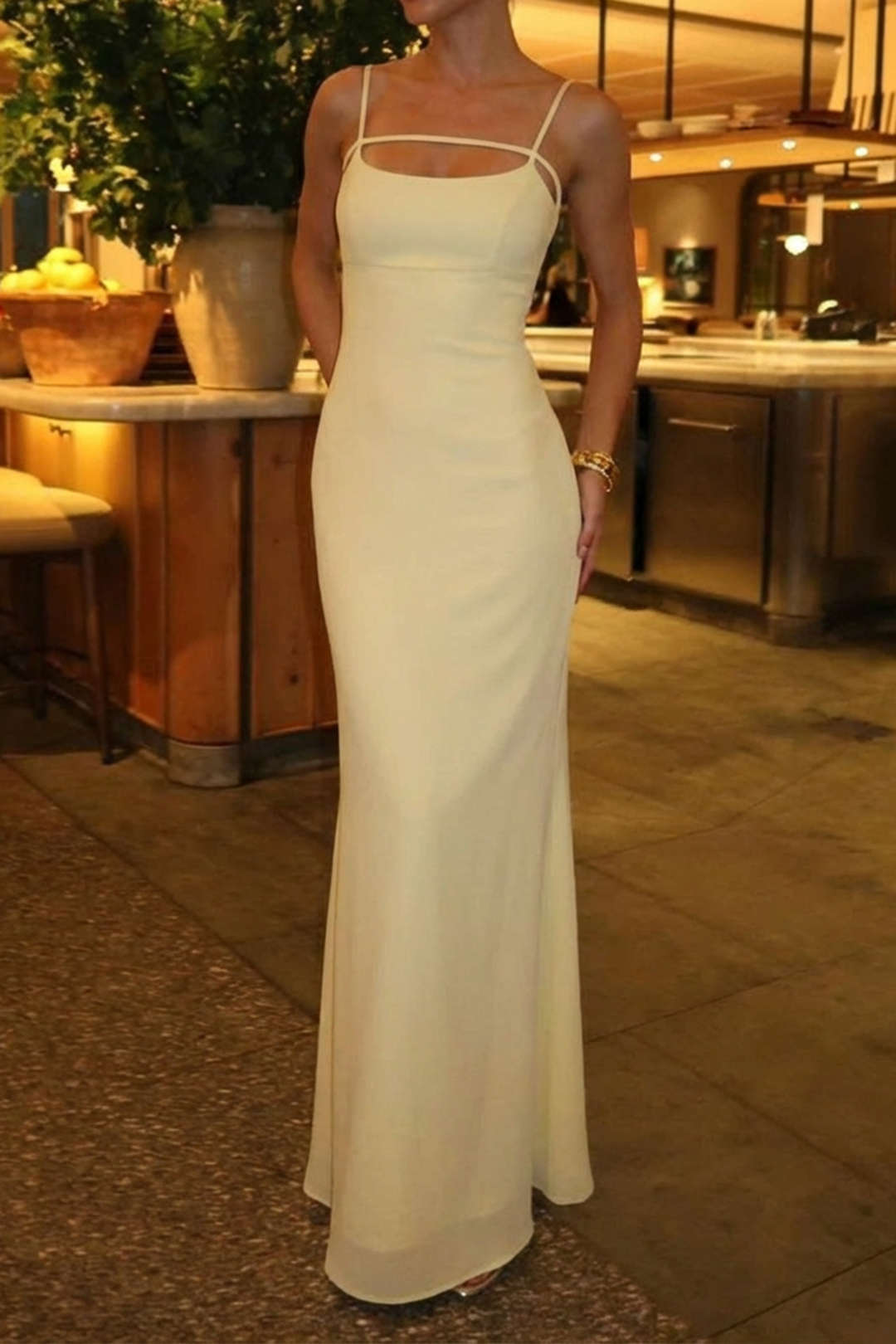 Einfarbiges ärmelloses Maxikleid aus Chiffon mit Cut-Outs