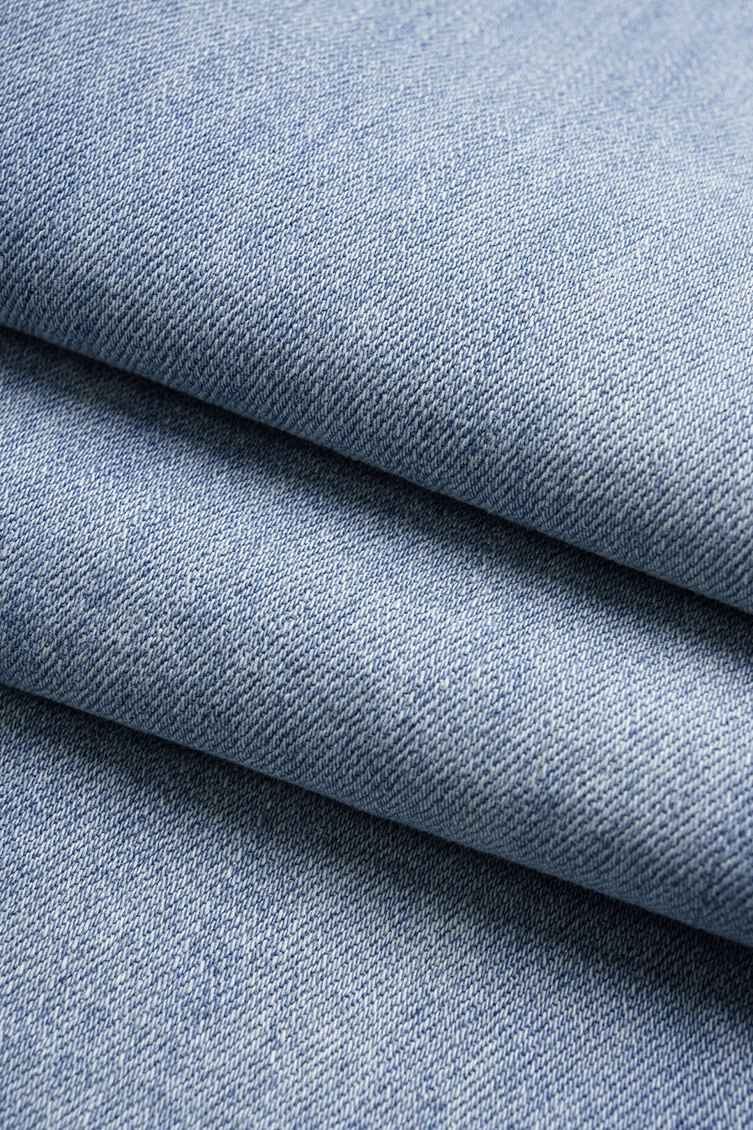 Jeans mit geradem Bein und Stickerei
