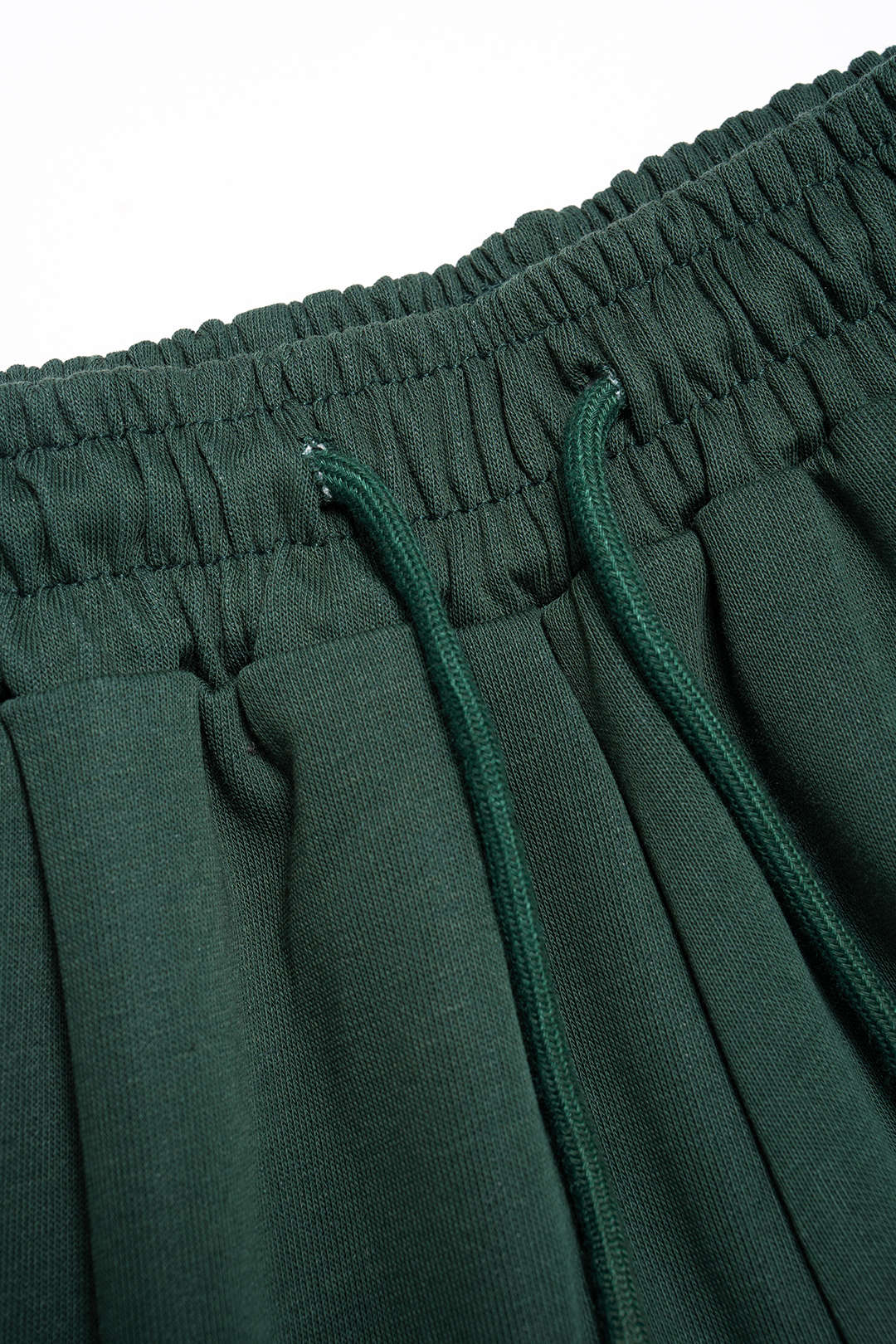 Kontrastierend gestreifte Shorts mit gerafftem Bund und hoher Taille