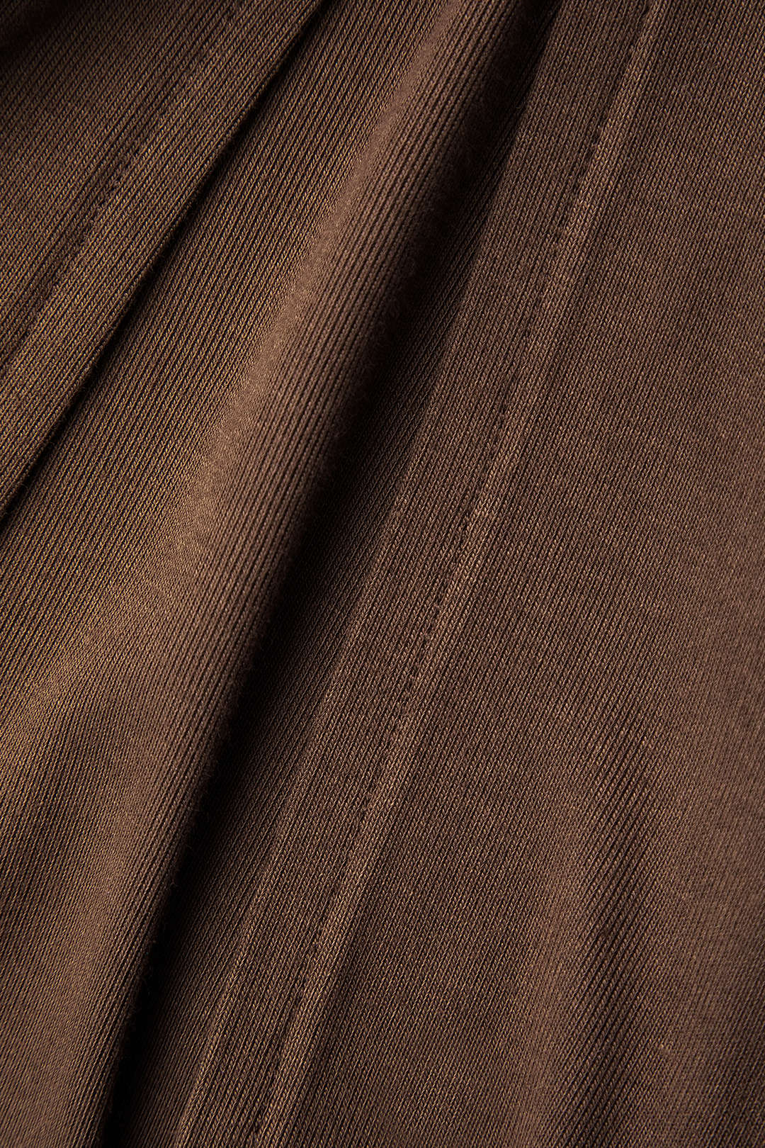 Robe longue asymétrique fendue au cou
