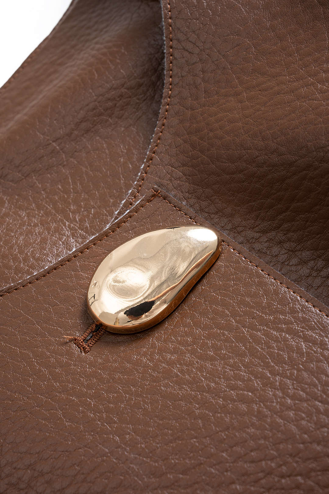 Jacke aus Kunstleder mit Metallic-Knöpfen