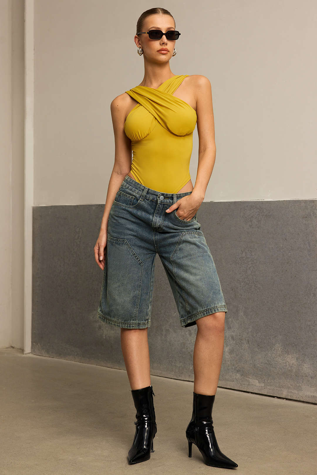 Ruched Crossed Backless Bustier Sleeveless Bodysuit