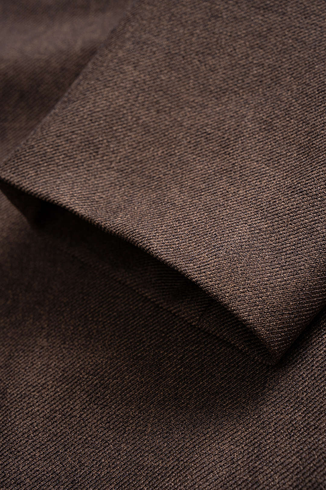 Minikleid mit langen Ärmeln, Rüschen, Reißverschluss, Schulterpolstern und Metallic-Dekor