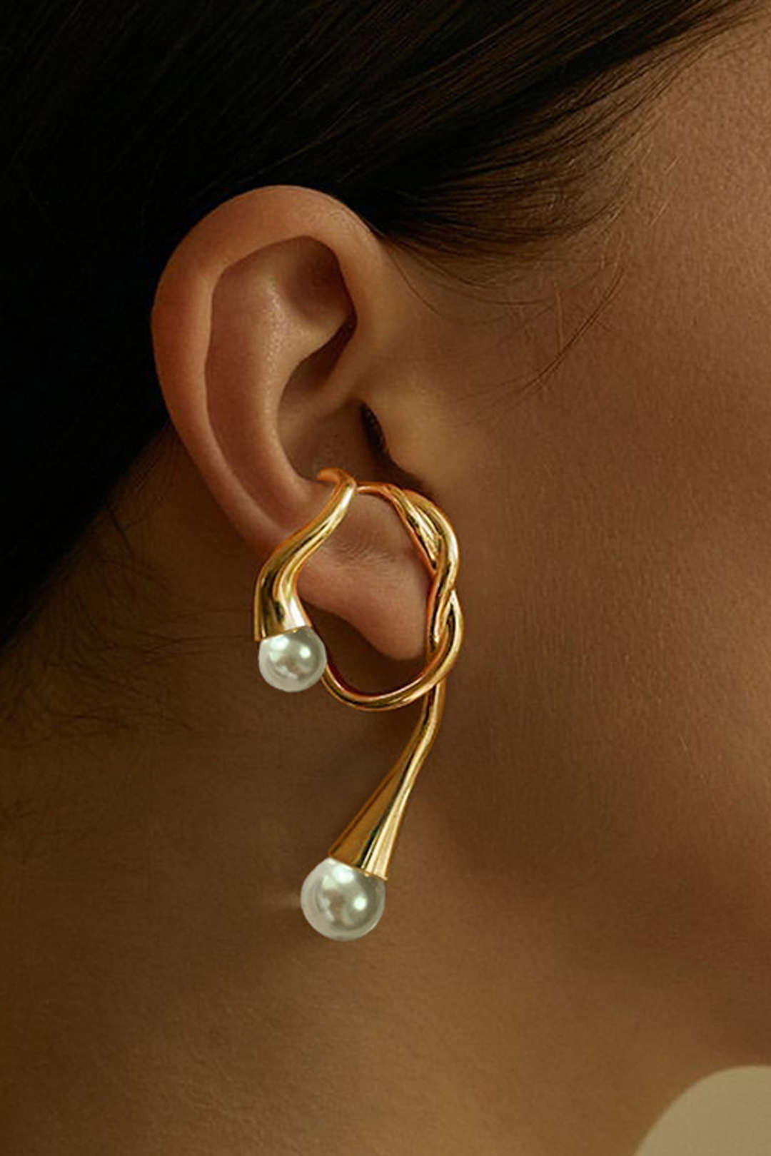 1 boucle d'oreille incurvée avec perle