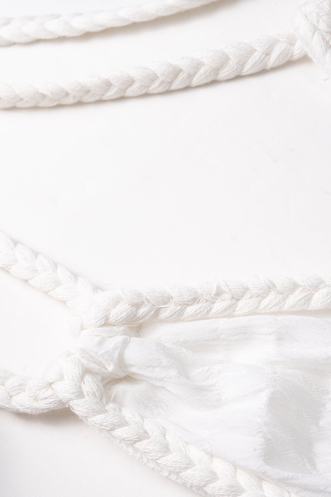 Robe longue sans manches dos nu ceinturée à encolure en V et licou