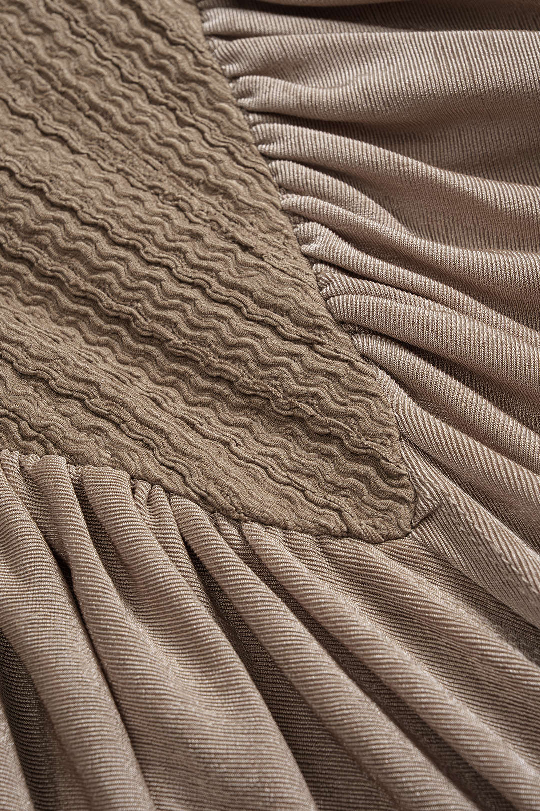Maxikleid mit Rundhalsausschnitt, Patchwork, Raffungen und langen Ärmeln