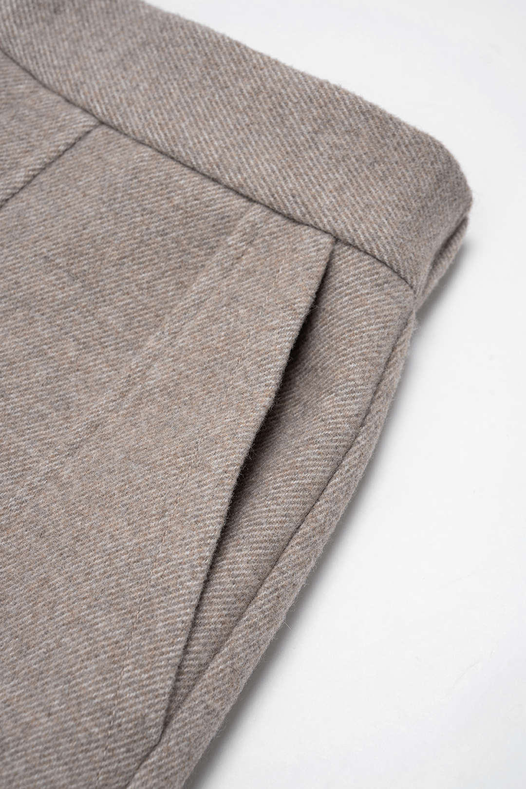 Unifarbene weite Hosen mit Taschen