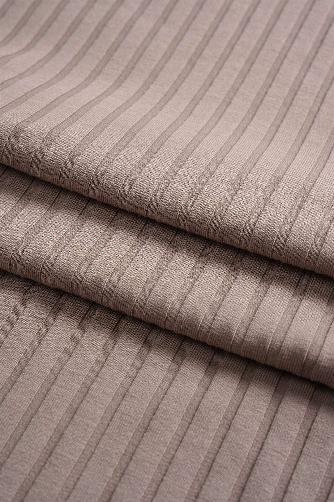Robe longue asymétrique sans manches et dos nu tressé