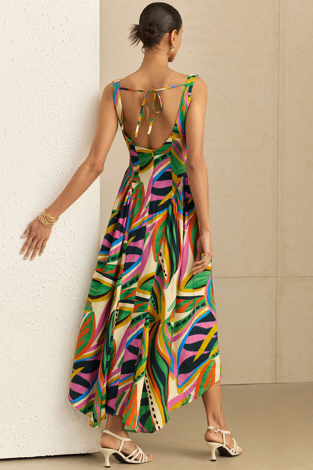 Ärmelloses Maxikleid mit abstraktem Print und Raffungen
