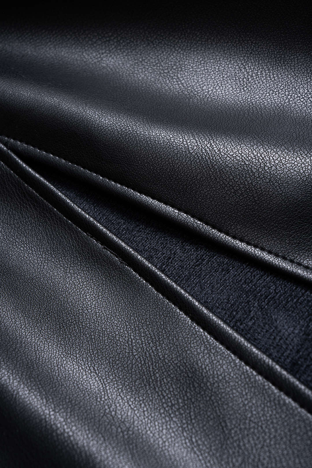 Kunstleder-Patchwork-Midikleid mit Stehkragen, Raffungen und langen Ärmeln