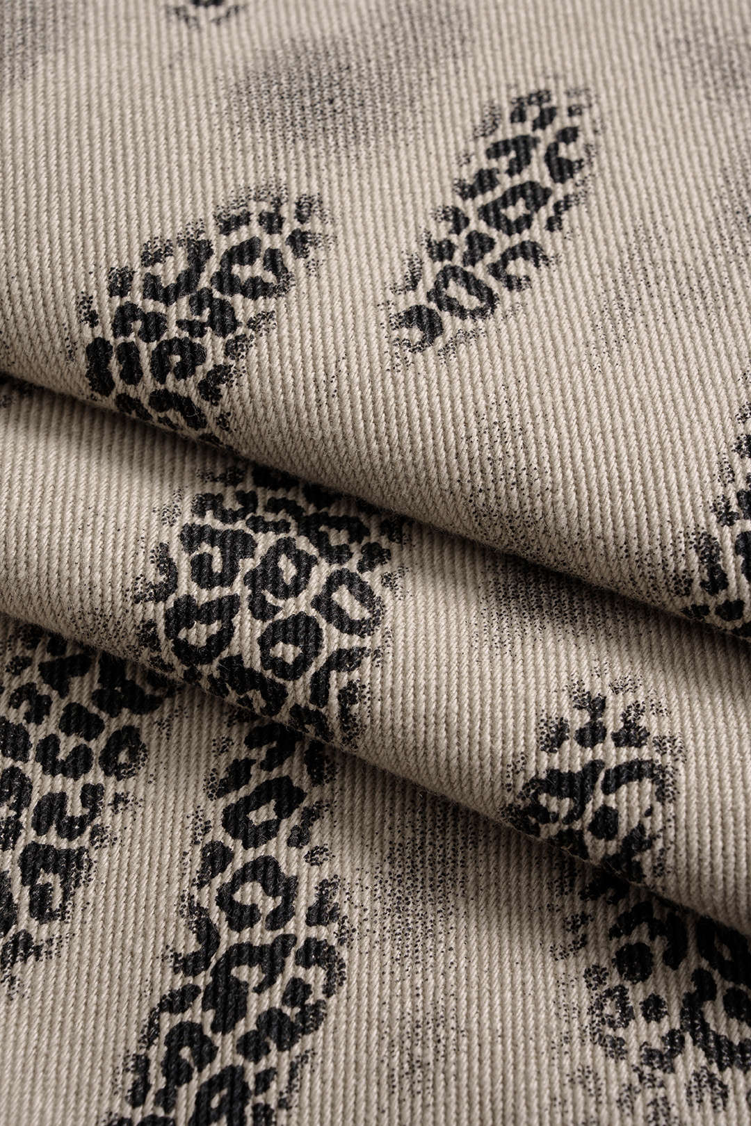 Jean large plissé en denim à imprimé léopard et fermeture éclair